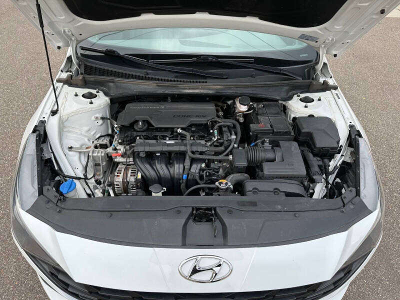 2022 Hyundai Elantra SE