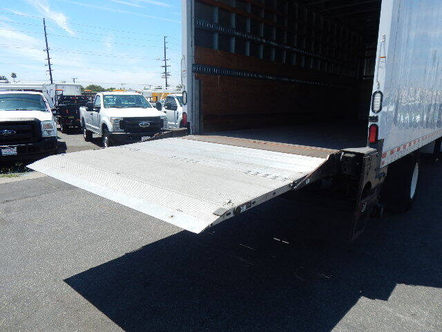 2016 Freightliner M2 106