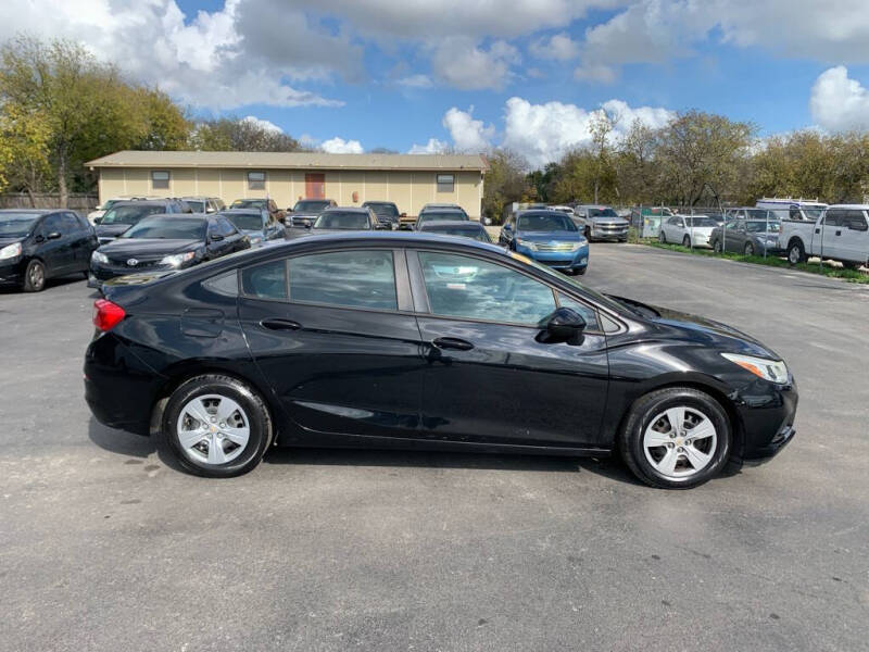 2017 Chevrolet Cruze LS photo 2