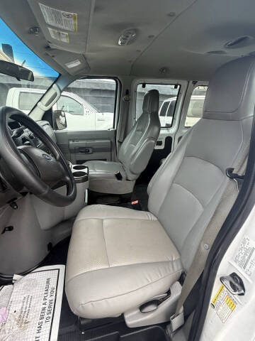 2013 Ford E-Series E-350 SD XLT