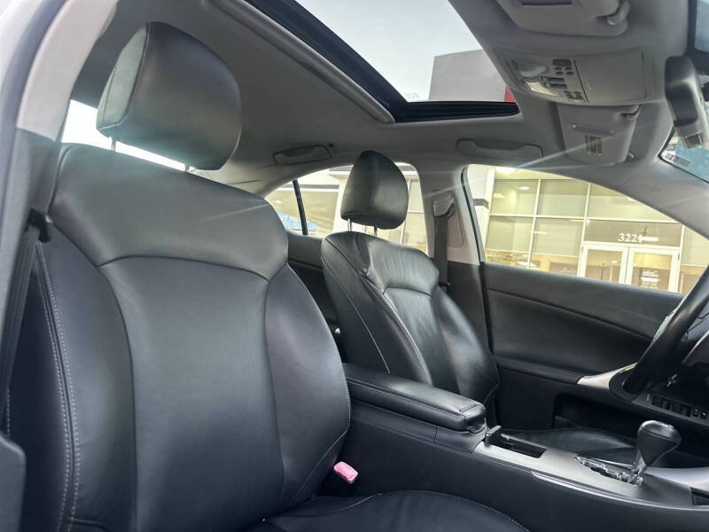 2009 Lexus IS 250's photo