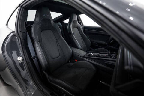 2025 Porsche 911 Carrera 4 GTS