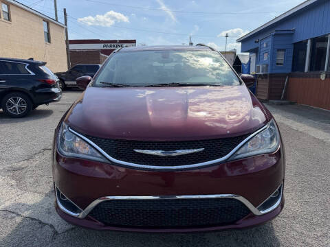 2017 Chrysler Pacifica Touring-L Plus