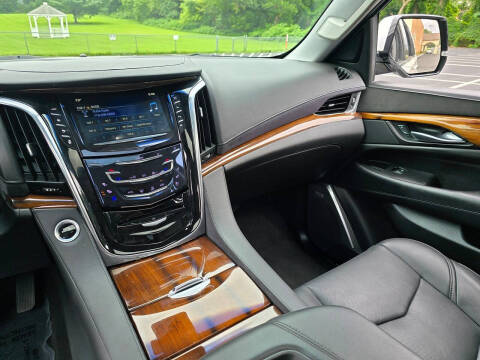 2017 Cadillac Escalade Luxury