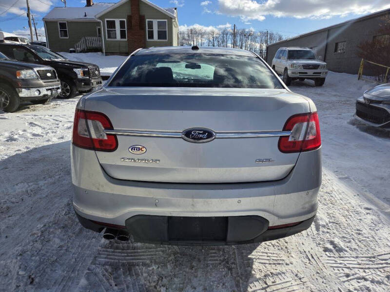2010 Ford Taurus SEL