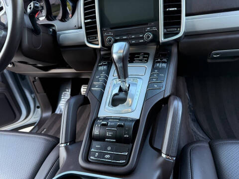 2017 Porsche Cayenne GTS