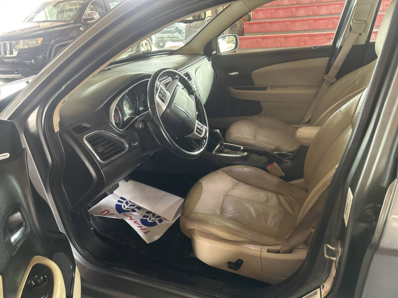 2011 Chrysler 200 Limited