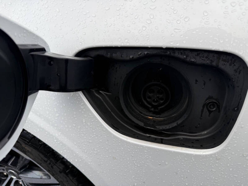 2022 Volvo S60 Recharge T8 R-Design Expression