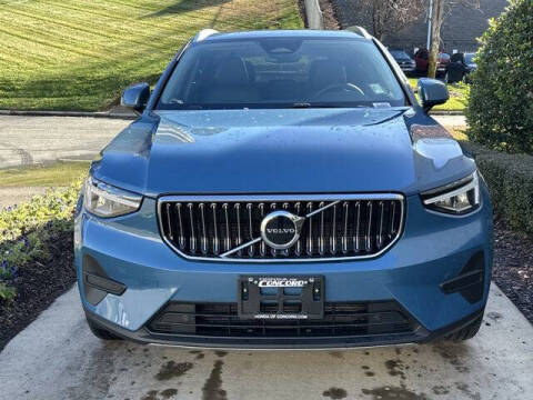 2025 Volvo XC40 B5 Core Bright Theme