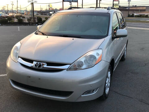 2006 Toyota Sienna for sale at MAGIC AUTO SALES in Little Ferry NJ