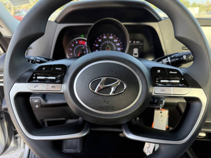 2022 Hyundai Elantra SE