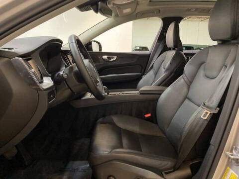 2025 Volvo XC60 B5 Core Dark Theme