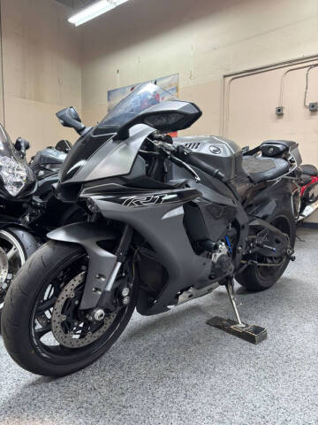 2017 Yamaha YZF-R1