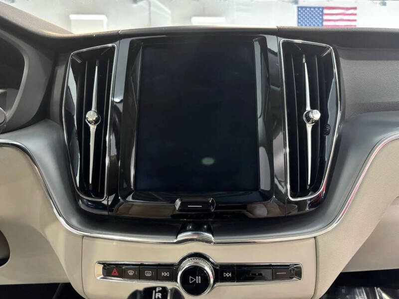 2019 Volvo XC60 T5 Momentum