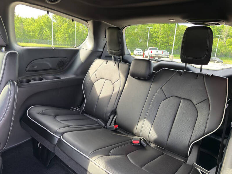 2027 Chrysler Pacifica Limited