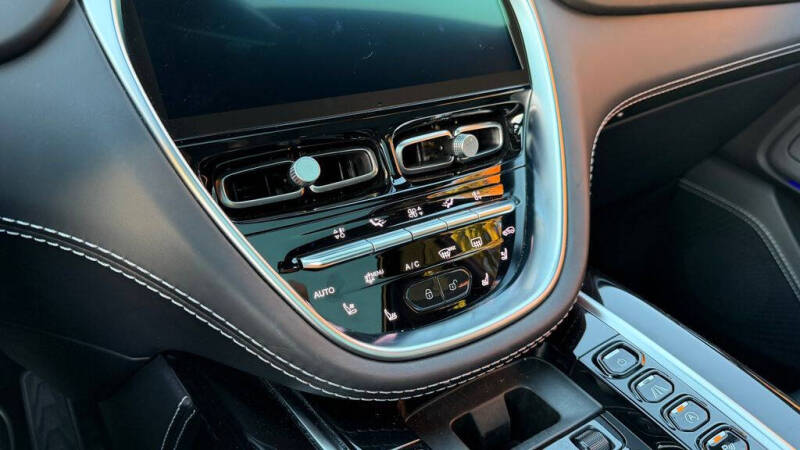 2022 Aston Martin DBX