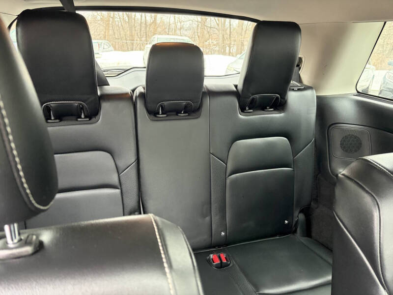 2023 Nissan Pathfinder SL