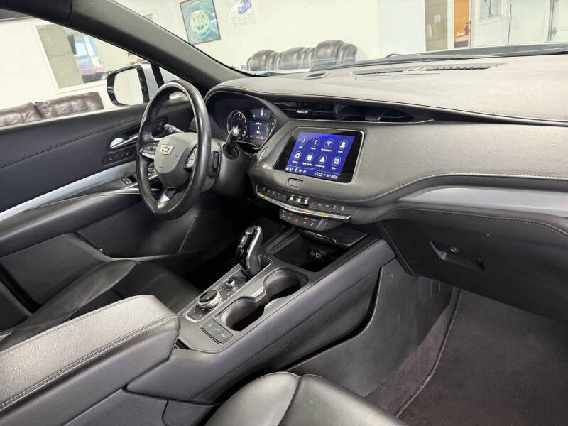 2023 Cadillac XT4 Premium Luxury