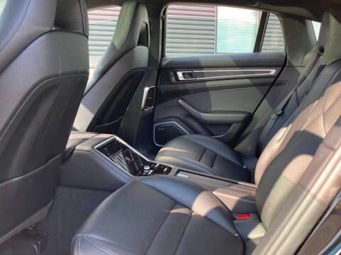 2023 Porsche Panamera 4 Platinum Edition