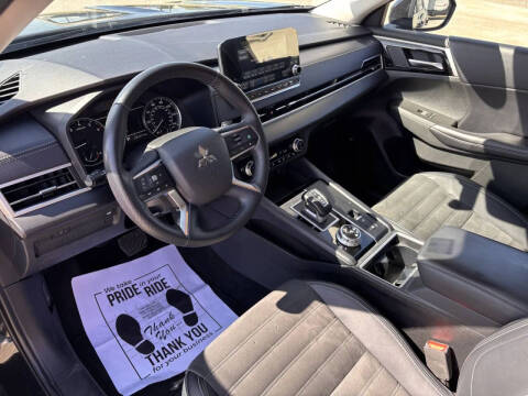 2024 Mitsubishi Outlander SE