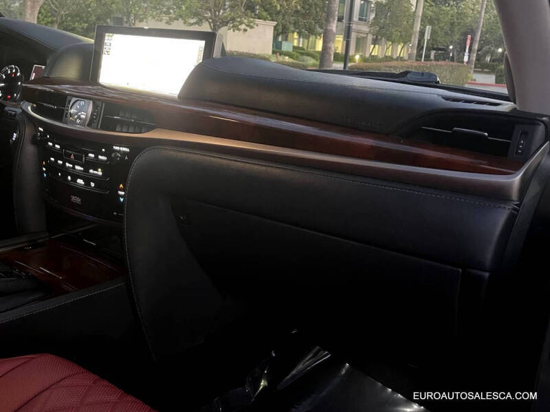 2019 Lexus LX 570 Three-Row