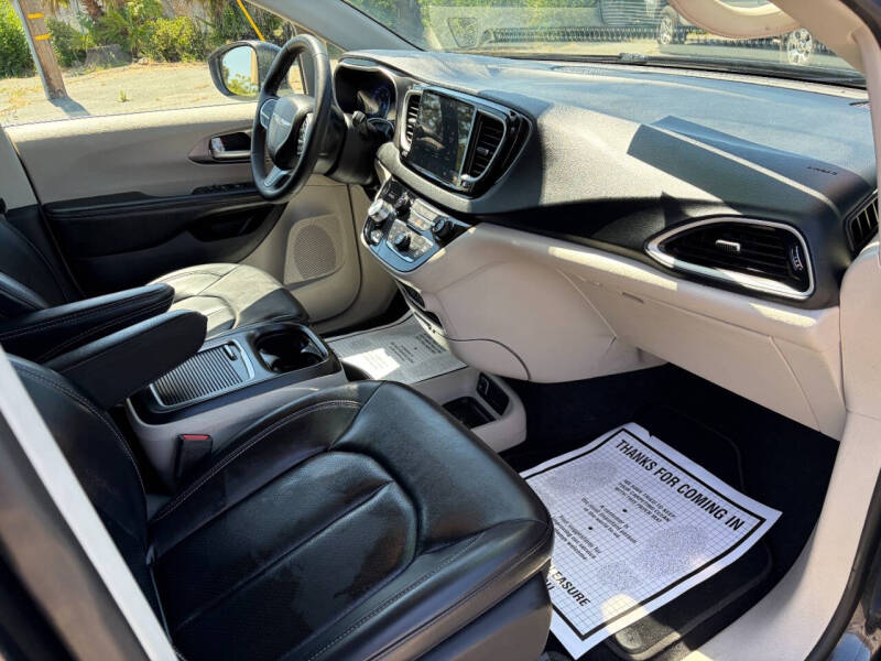 2023 Chrysler Pacifica Touring L
