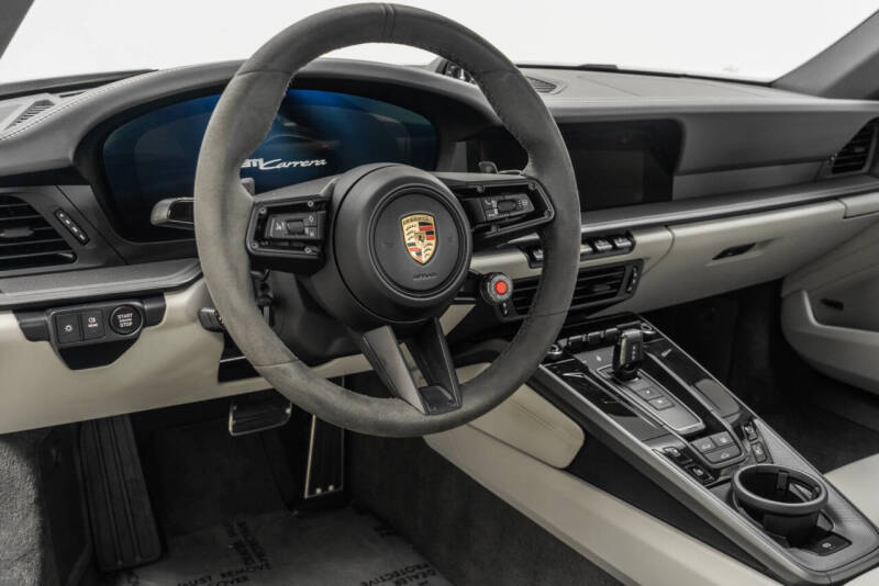 2025 Porsche 911 Carrera