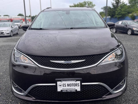 2017 Chrysler Pacifica Touring-L