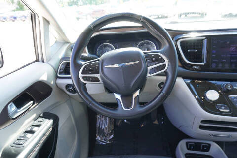 2017 Chrysler Pacifica Touring-L