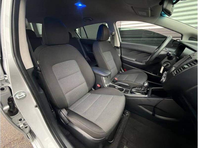 2017 Kia Forte5 LX