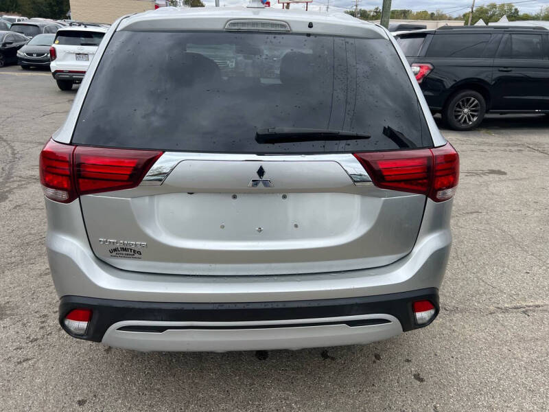 2020 Mitsubishi Outlander ES