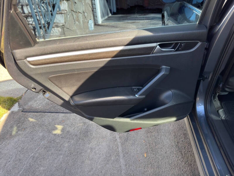 2016 Volkswagen Passat 1.8T SE