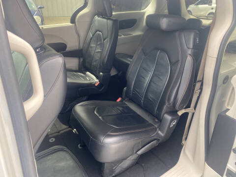 2017 Chrysler Pacifica Touring-L