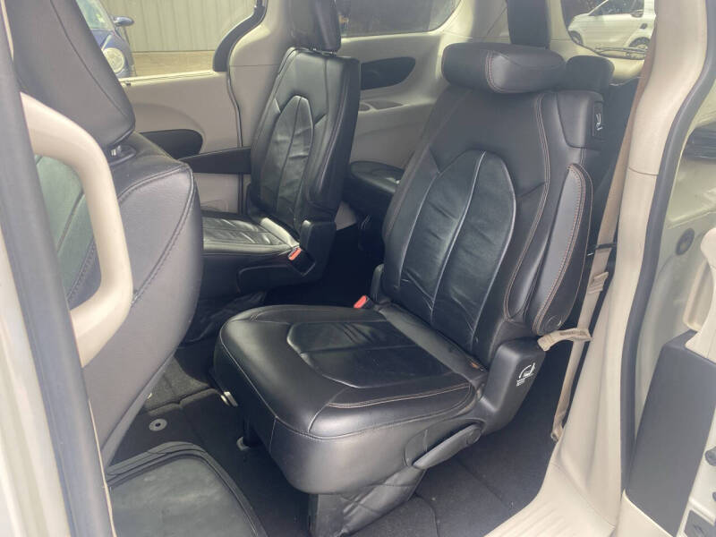2017 Chrysler Pacifica Touring-L