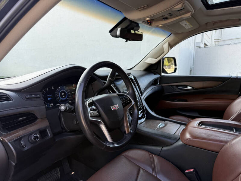 2017 Cadillac Escalade ESV Luxury