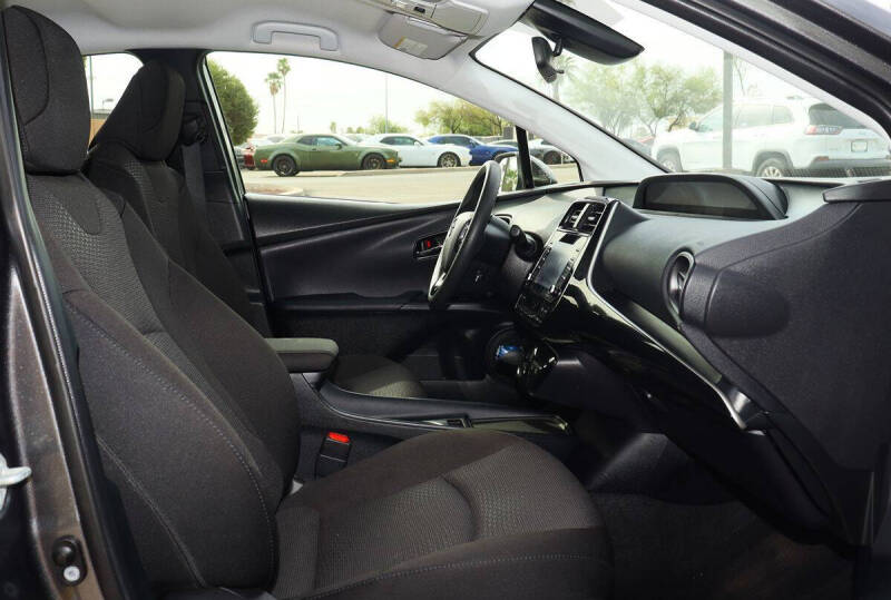 2022 Toyota Prius LE