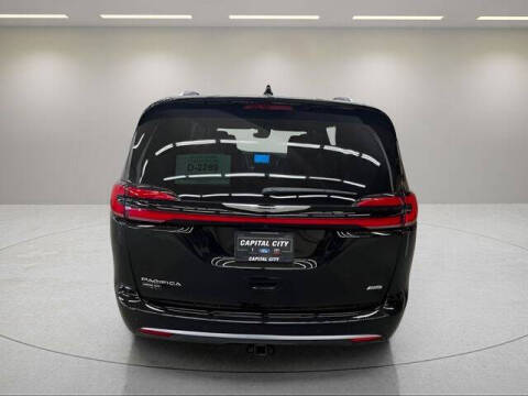 2025 Chrysler Pacifica Pinnacle