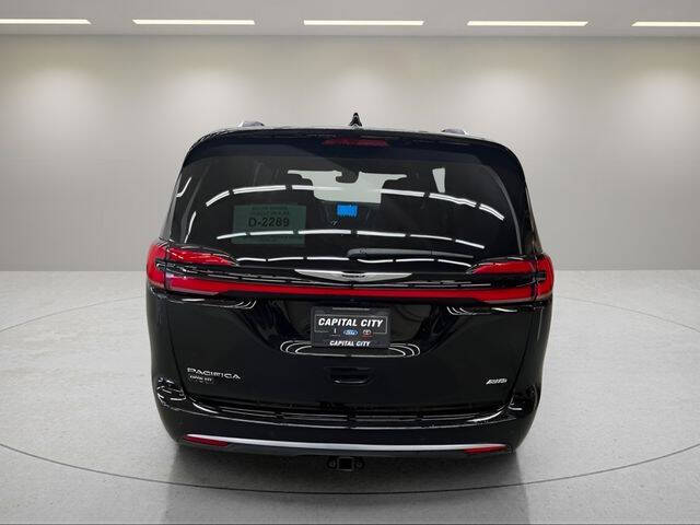 2025 Chrysler Pacifica Pinnacle