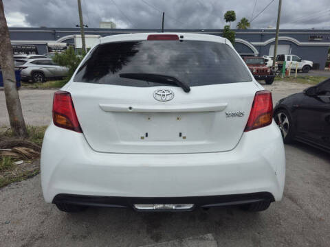 2015 Toyota Yaris 5-Door SE