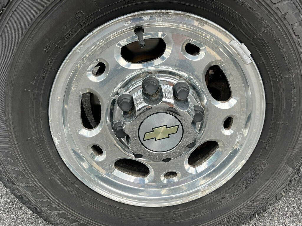 2005 Chevrolet Suburban 14