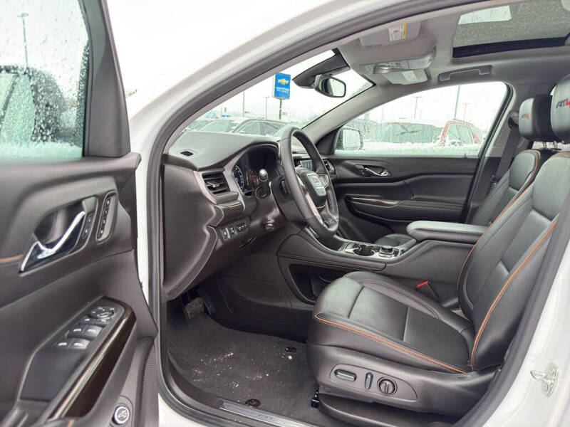 2023 GMC Acadia AT4