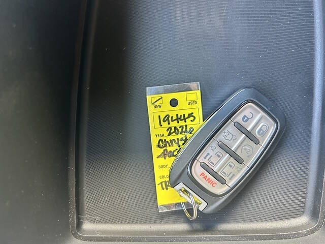 2026 Chrysler Pacifica Select
