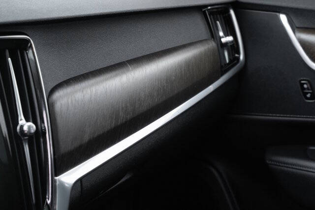 2020 Volvo V90 Cross Country T6