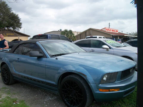2005 Ford Mustang for sale at THOM'S MOTORS in Houston TX