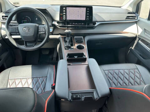 2024 Toyota Sienna LE 8-Passenger