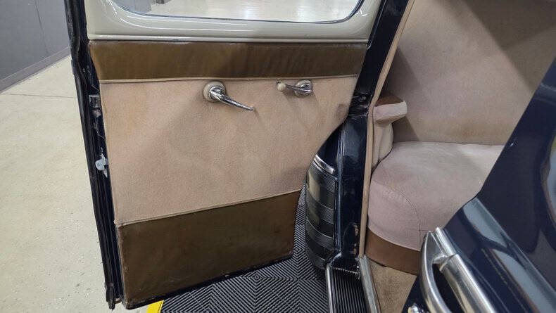 1947 Ford Deluxe