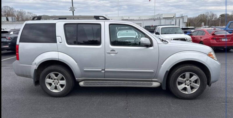 2011 Nissan Pathfinder LE
