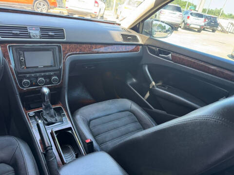 2012 Volkswagen Passat SEL Premium PZEV