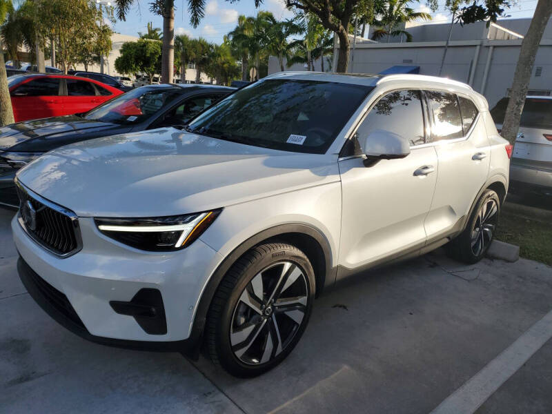 2024 Volvo XC40 B5 Ultimate Bright Theme