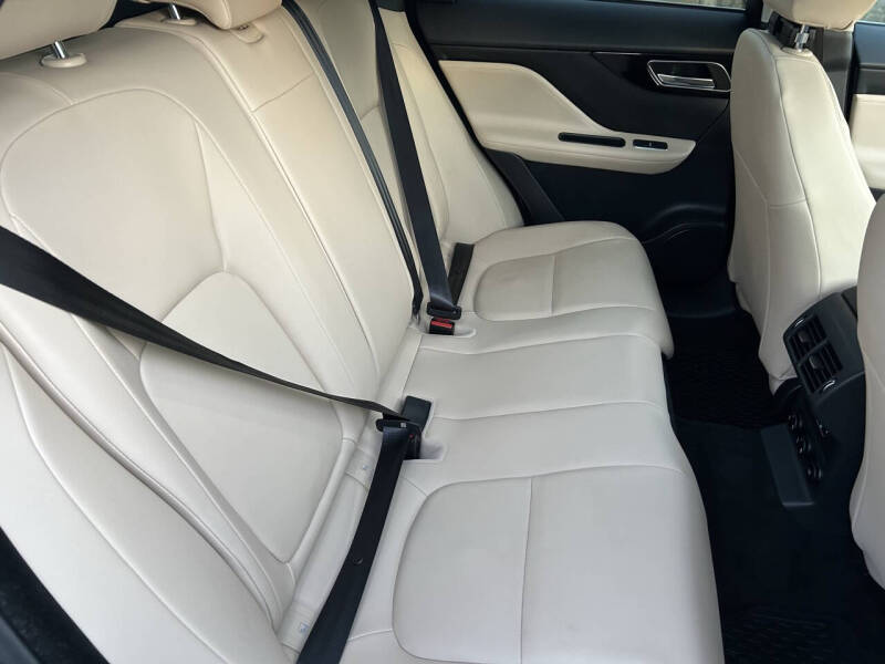 2019 Jaguar F-PACE 25t Premium